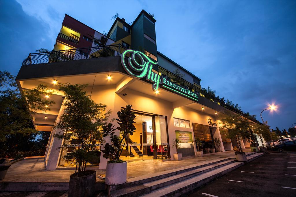 Thy Executive Hotel Джохор-Бару Экстерьер фото
